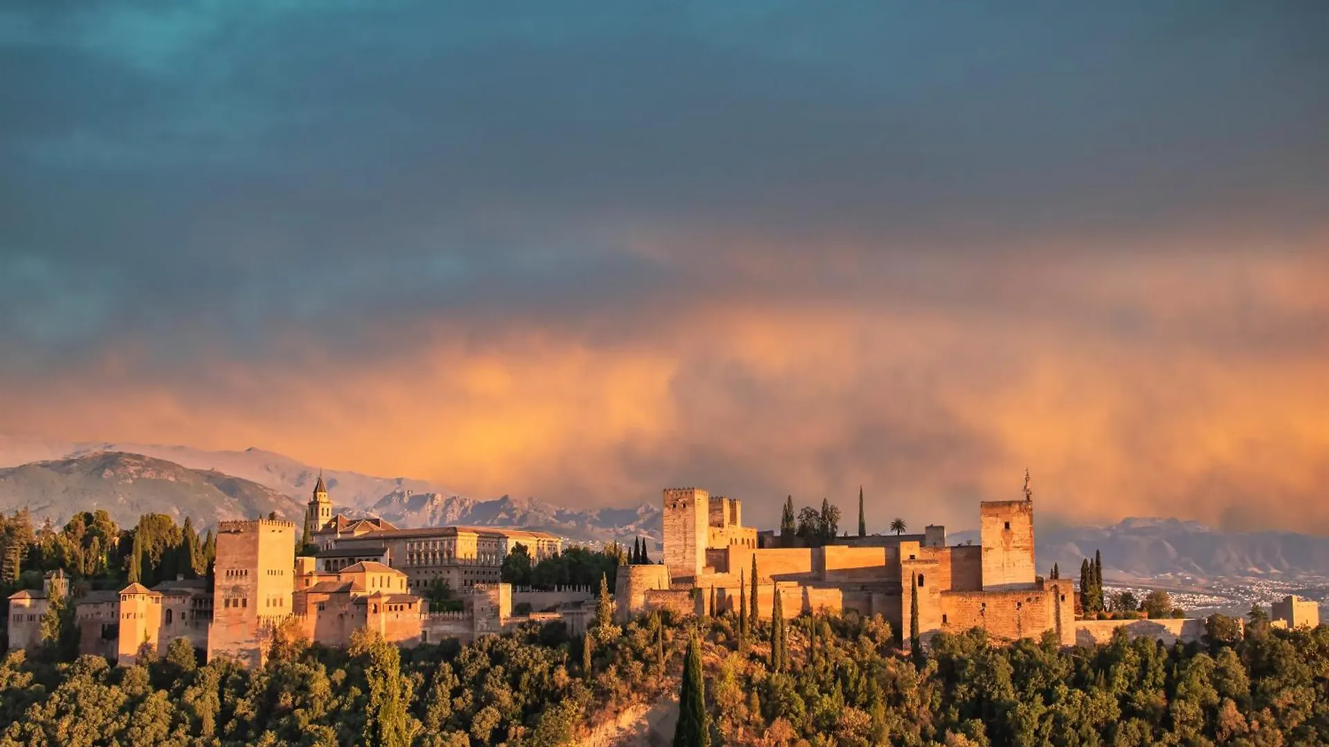 Sky Is Blue In Granada Private Parking Included Apartment